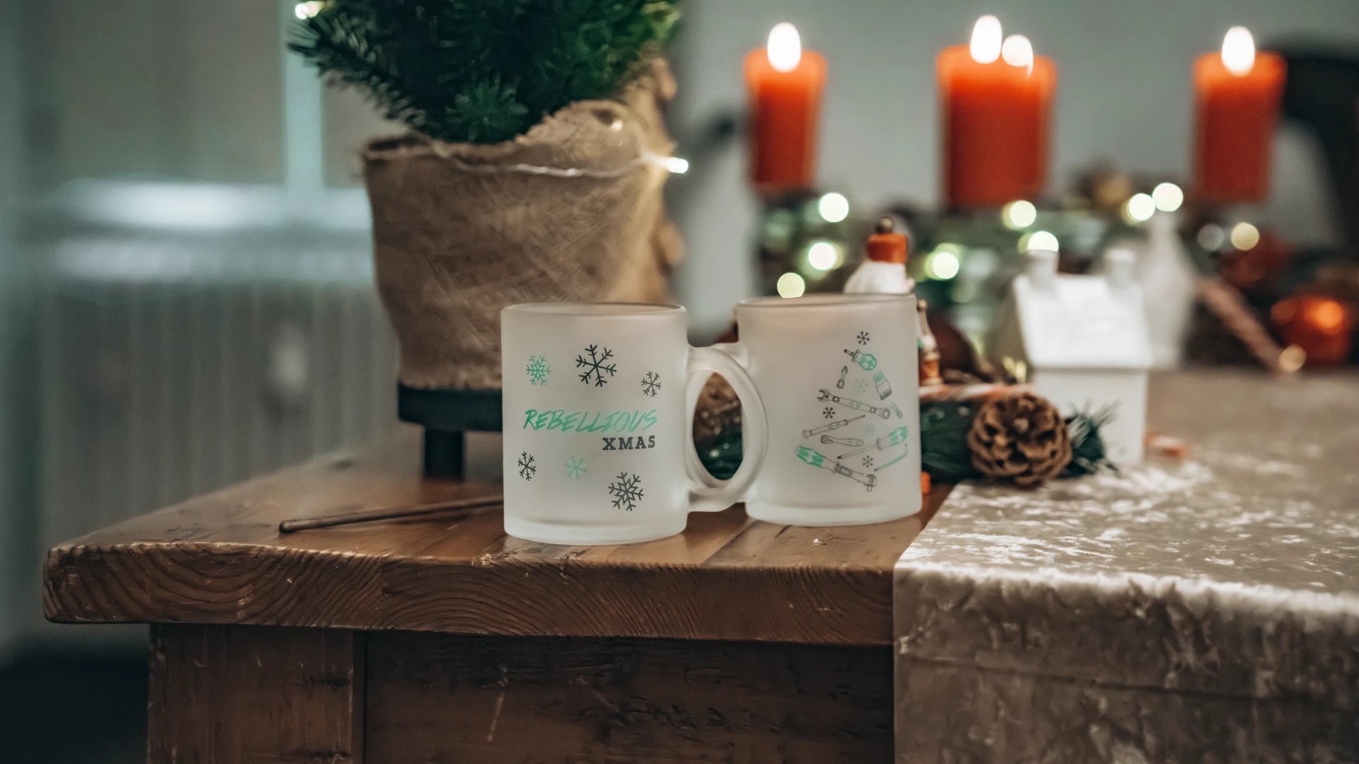 Wera Tool Rebel Shop Glühweintasse Produktbild mit Adventskranz und Weihnachtstisch 